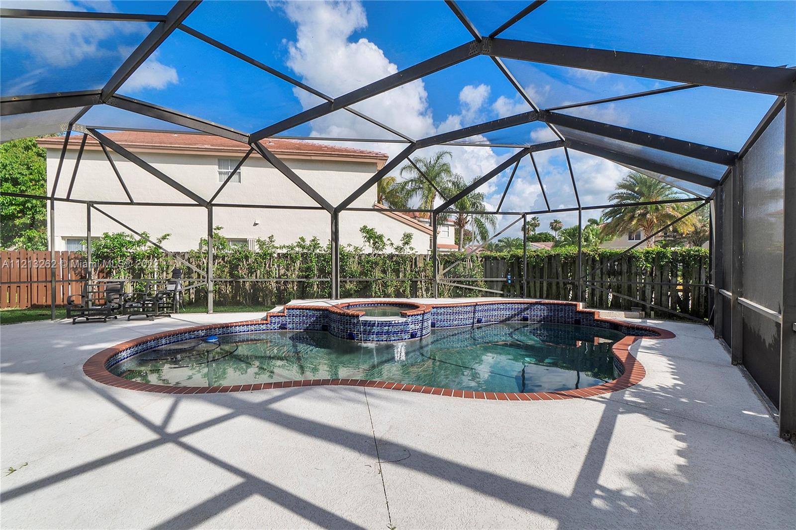CORAL BAY - Residential