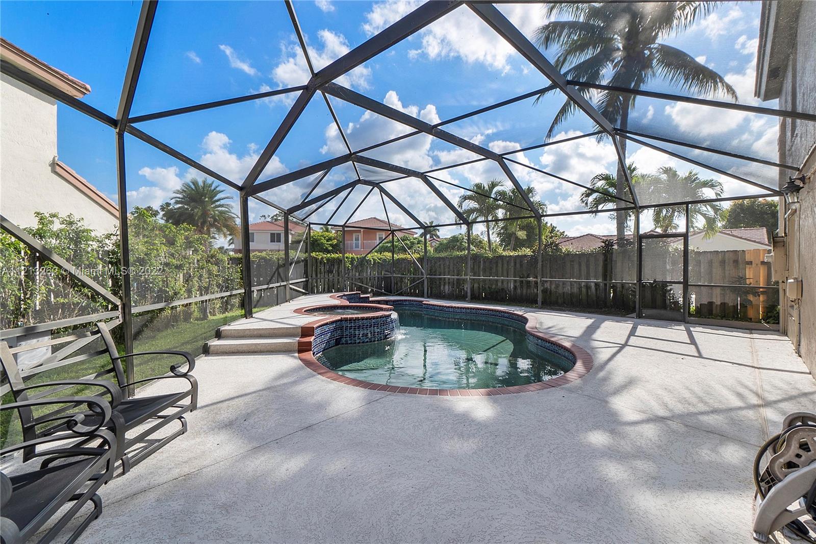 CORAL BAY - Residential