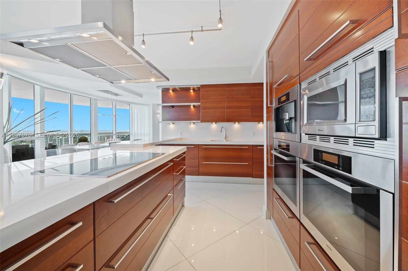 TRUMP ROYALE CONDO - Residential
