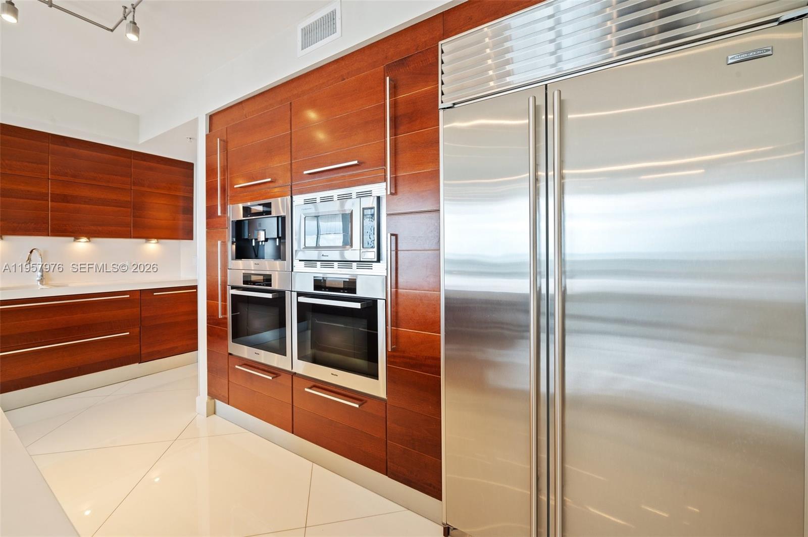 TRUMP ROYALE CONDO - Residential