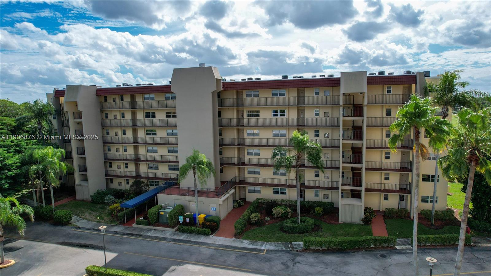 POINCIANA PLACE CONDO 1,2 - Residential