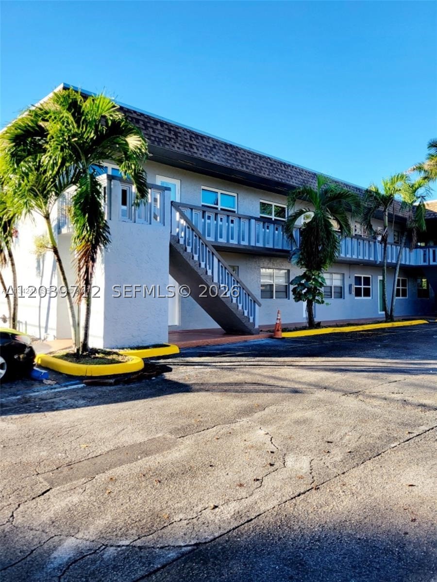 BEST LOCATION IN HOLLYWOOD/DANIA/DAVIE/FT LAUDERDALE, CLOSE TO EVERYTHING,HOUSES OF WORSHIP,RESTAURANTS,HARD ROCK CASINO ,ENTERTAINMENT,TRANSPORTATION ,BETWEEN TWO MAJOR HYWY'S,SCHOOLS,,,THIS SPECIOUS ,2 B/R SET UP APARTMENT , CENTRAL A/C, TILE FLOORS ,FIRST FLOOR ENTRANCE ,LAUNDRY FACILITIES AND MORE,,, DIRECTLY ACROSS FROM PUBLIX ,WATER INCLUDED W/ MAINTANANCE FEE.