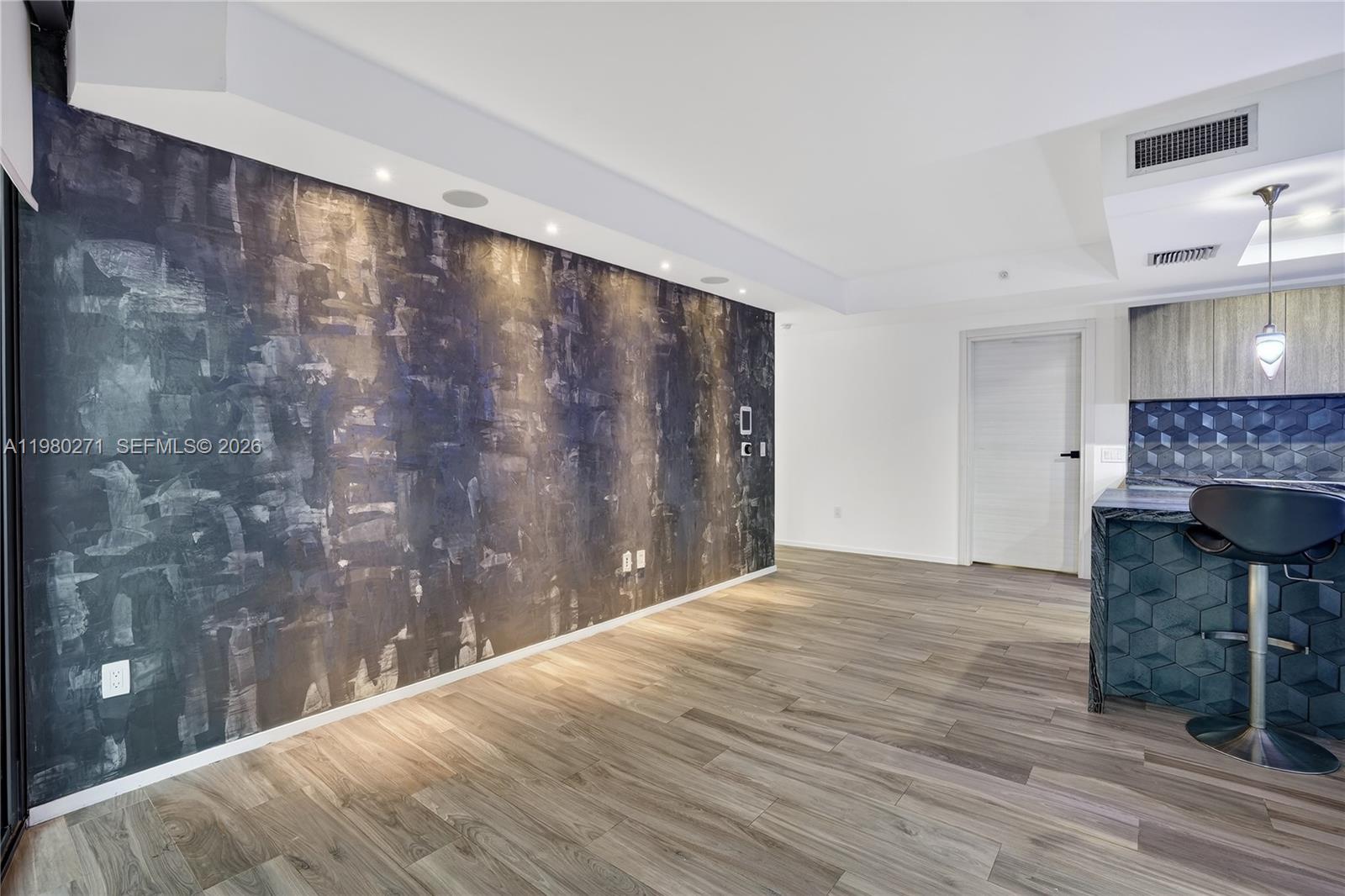 801 SMA RESIDENCES CONDO - Residential