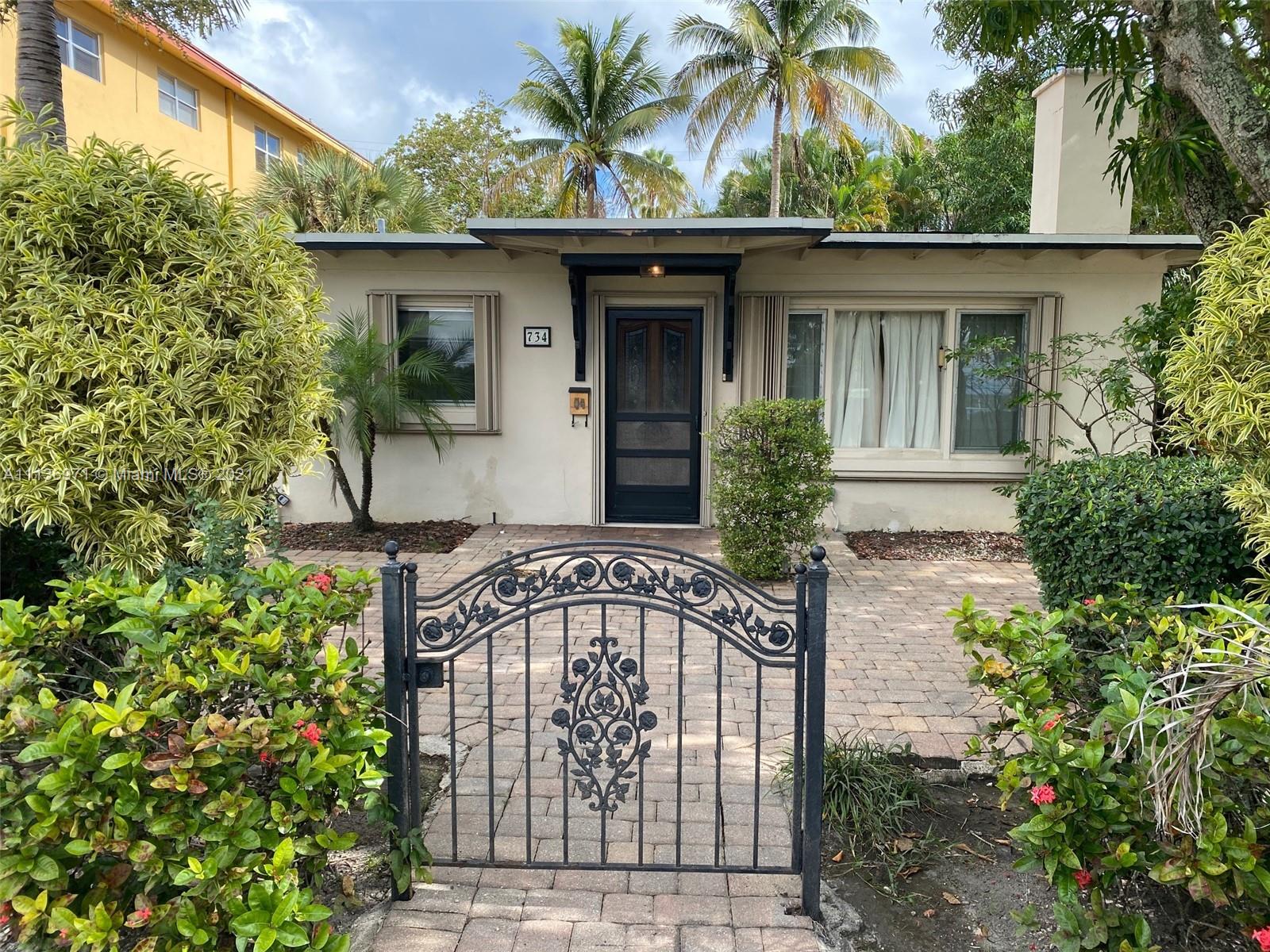 Fantastic location in Victoria Park. 3 bed 2 bath single family home ready for immediate occupancy. Updated flooring and kitchen appliances. Large living and family room areas and a large yard.