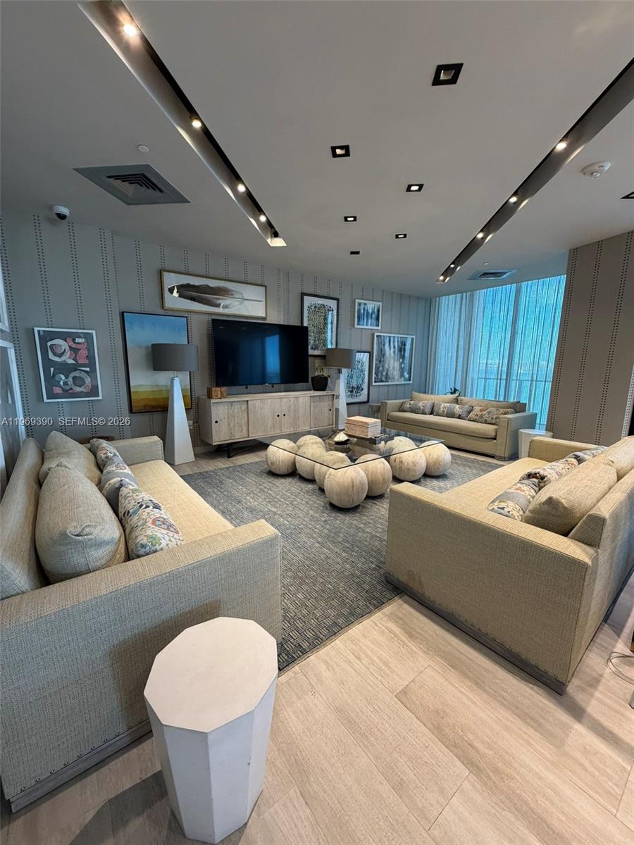 BISCAYNE BEACH CONDO - Residential