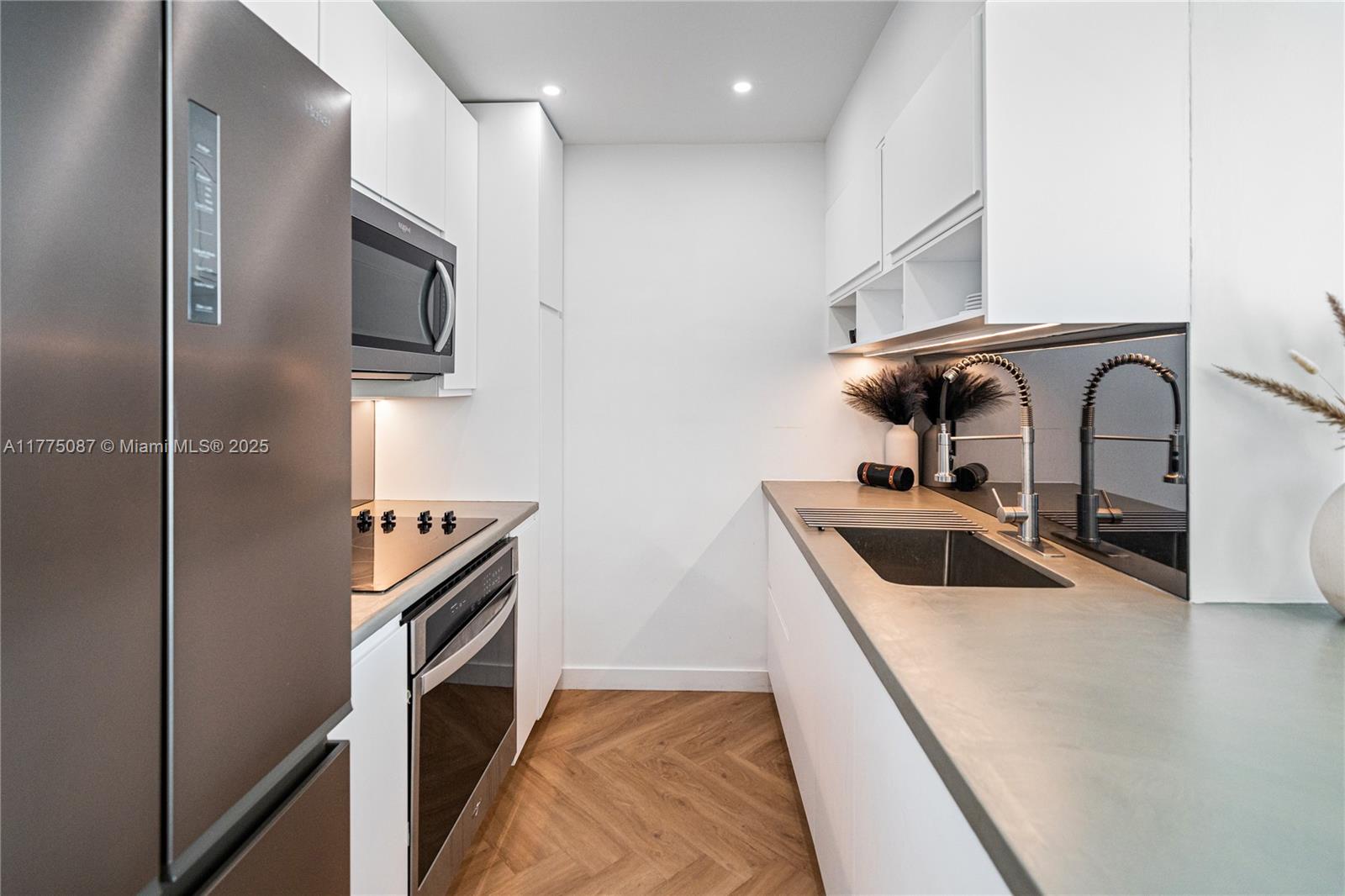 MIRADOR 1000 CONDO - Residential Lease