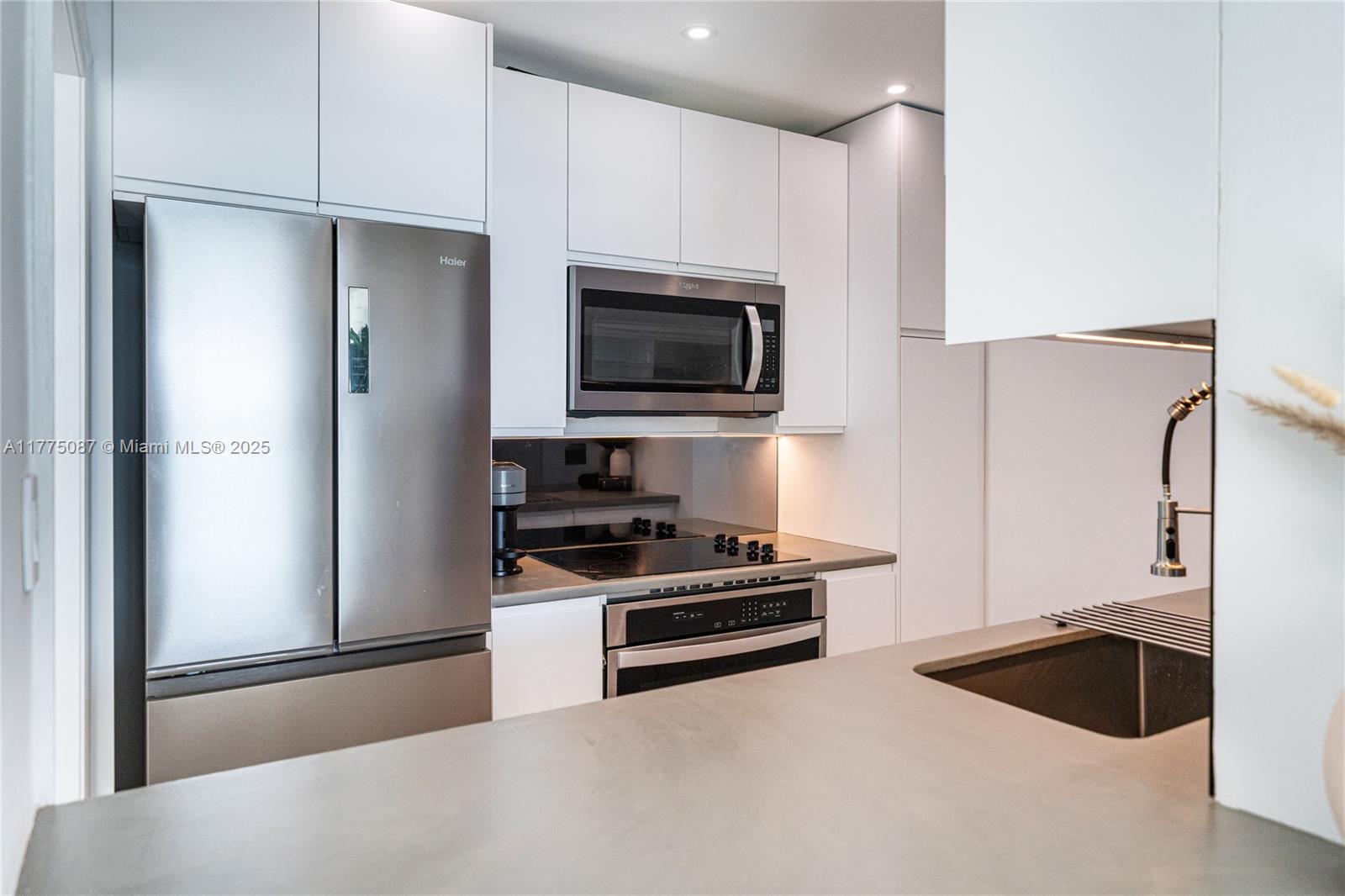 MIRADOR 1000 CONDO - Residential Lease