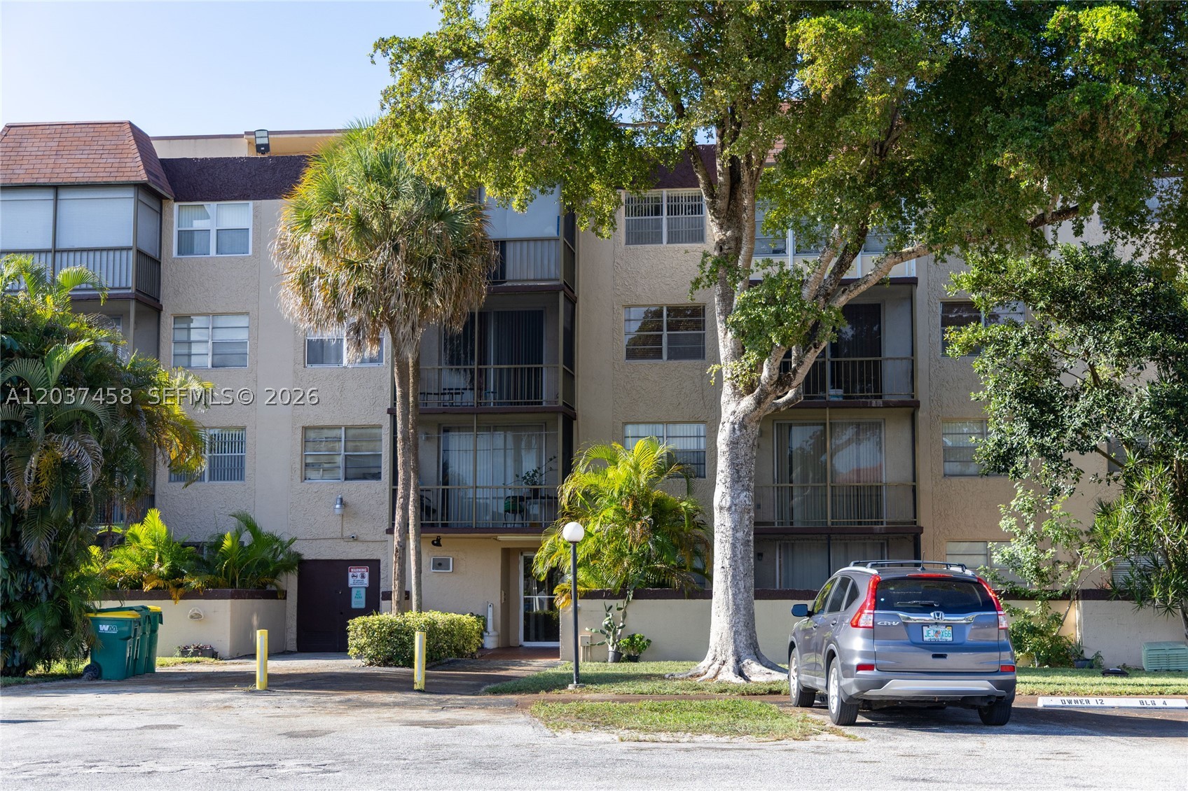 OMEGA CONDO NO 4 - Residential