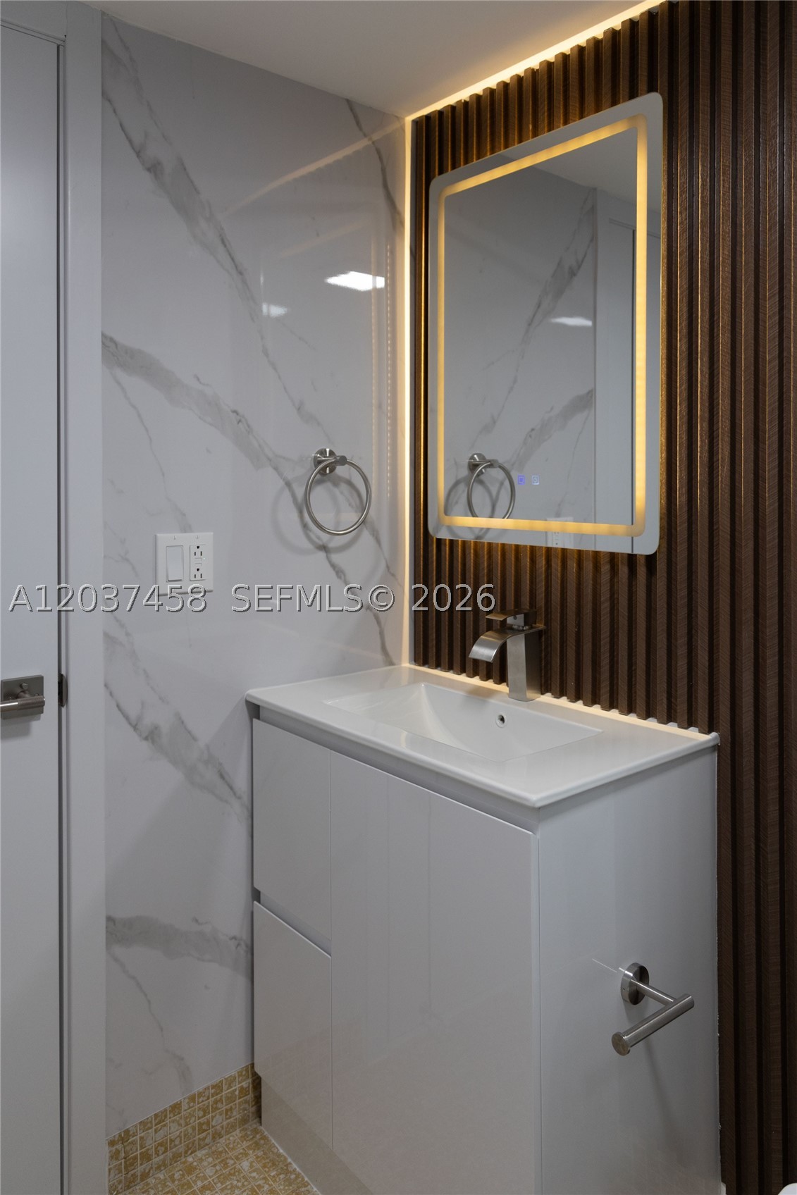 OMEGA CONDO NO 4 - Residential