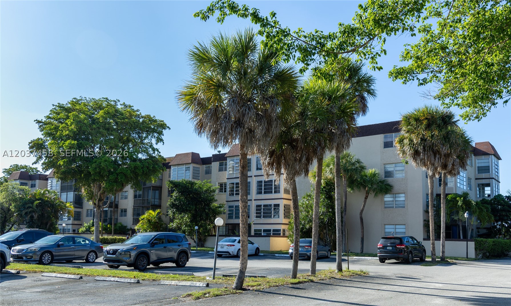 OMEGA CONDO NO 4 - Residential