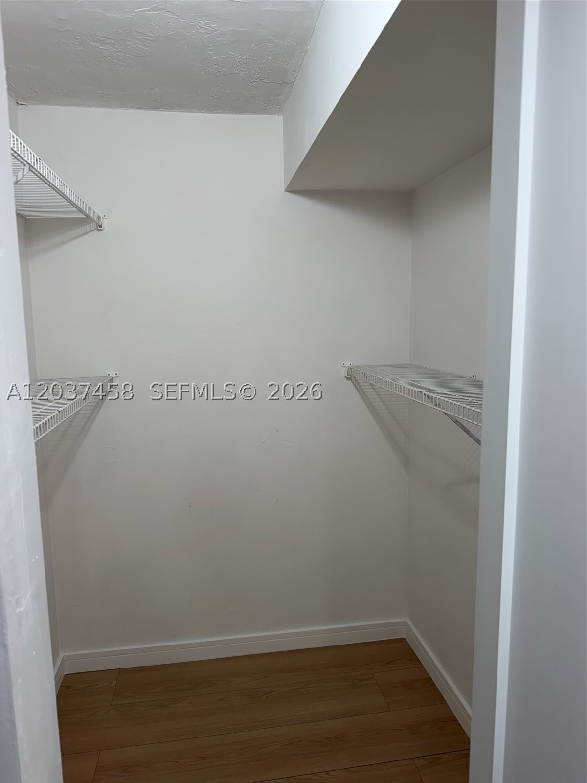 OMEGA CONDO NO 4 - Residential