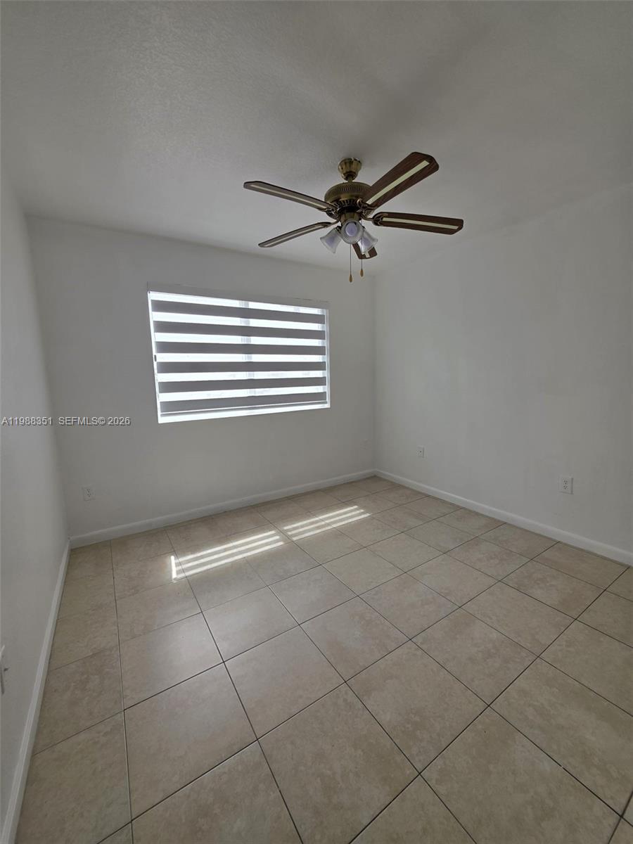 VISTA TRACE 1 CONDO - Residential