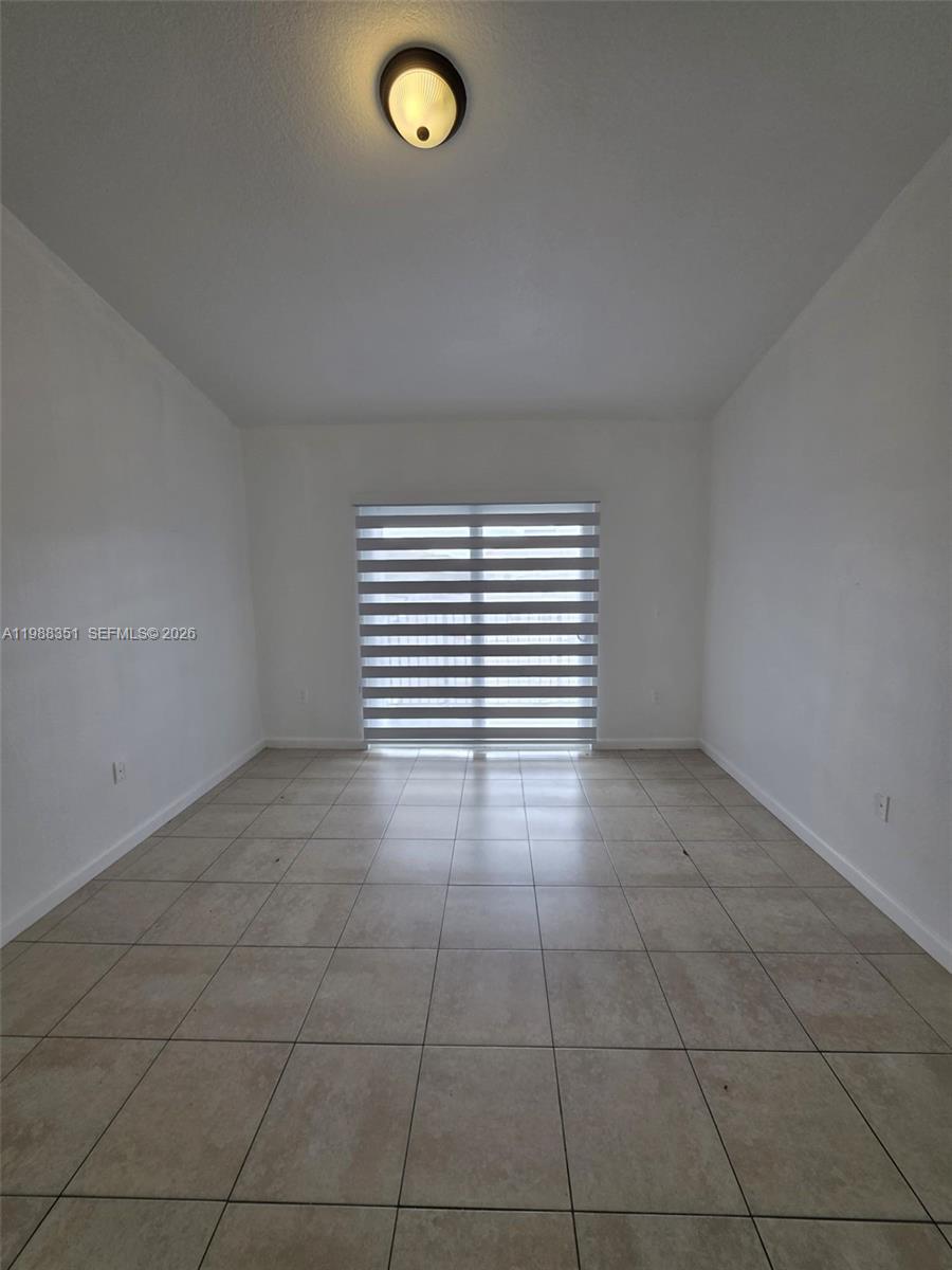VISTA TRACE 1 CONDO - Residential