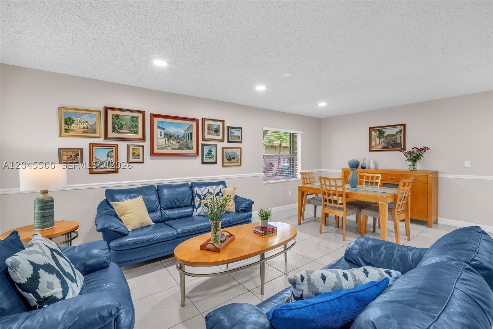 VALENCIA TOWNHOMES - Residential