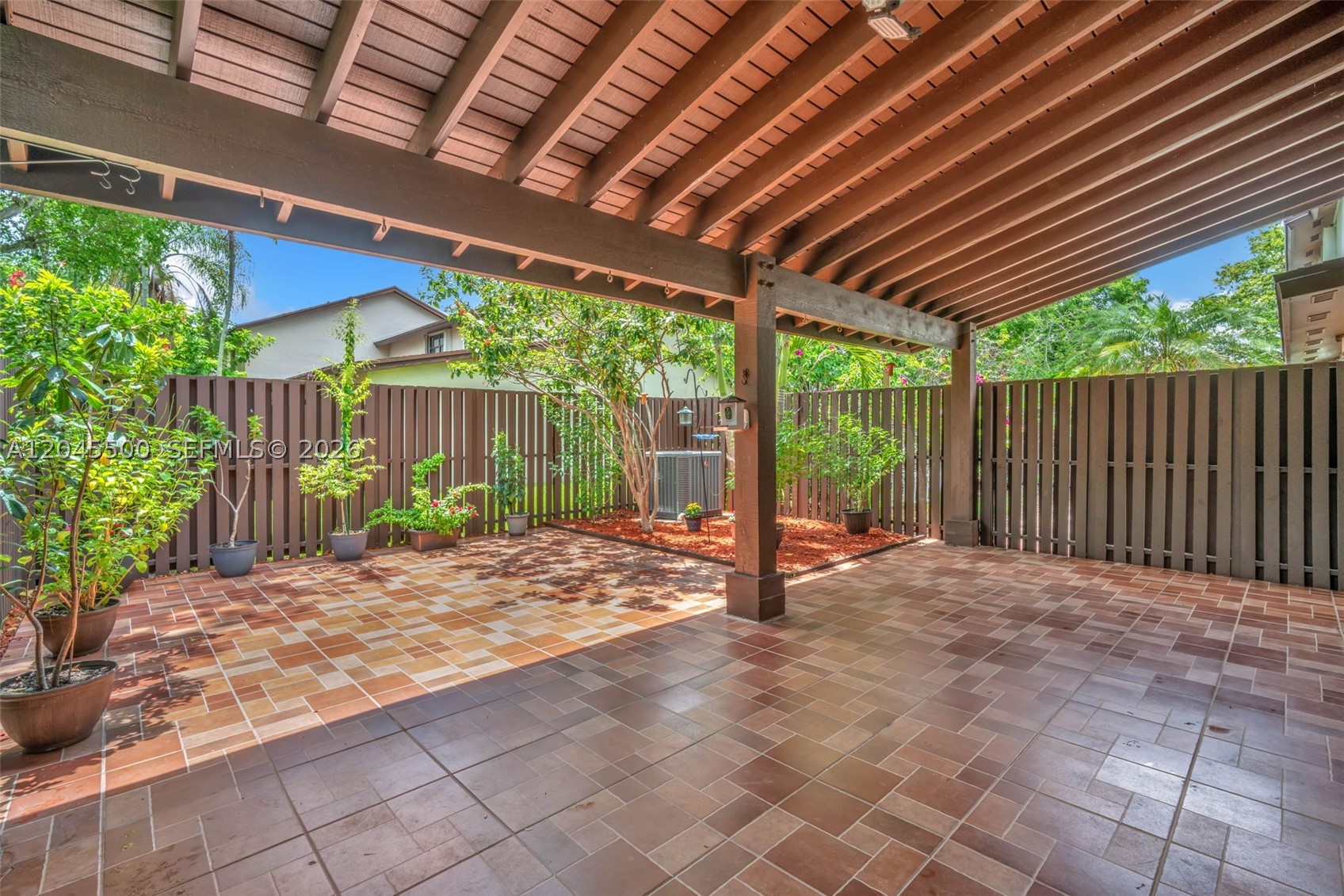 VALENCIA TOWNHOMES - Residential