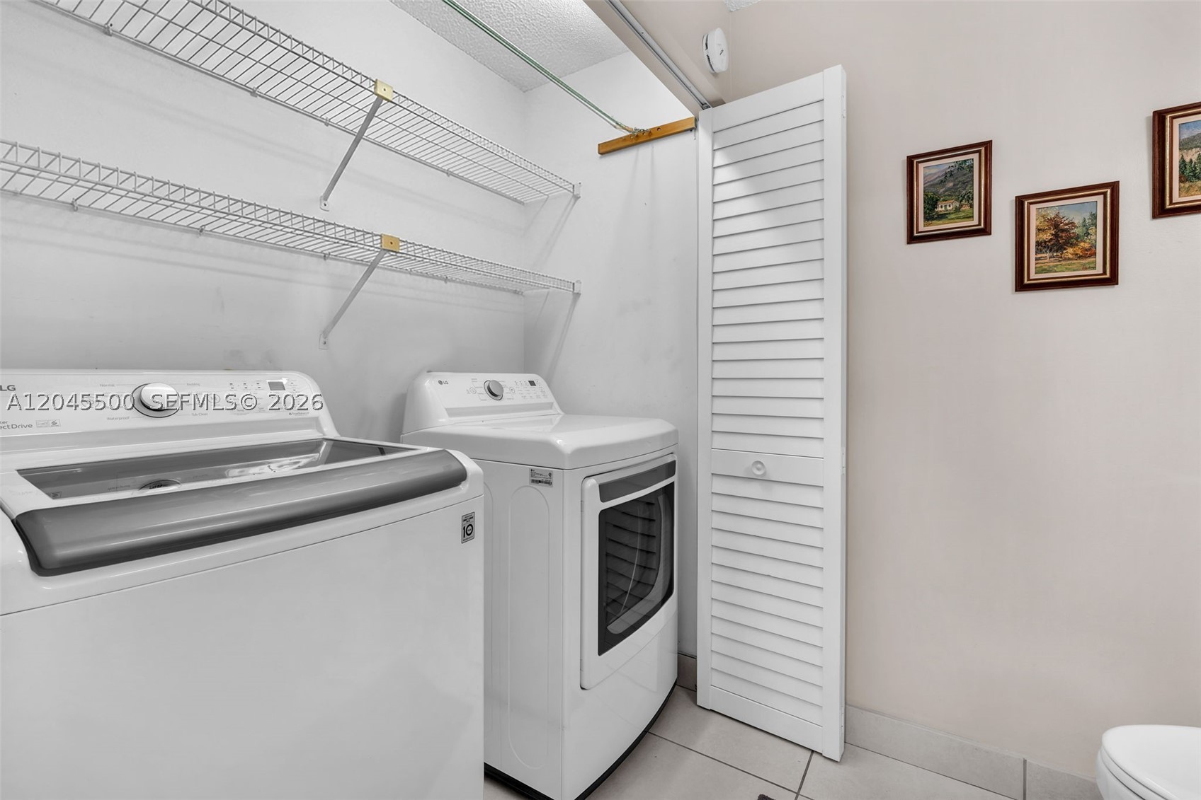 VALENCIA TOWNHOMES - Residential