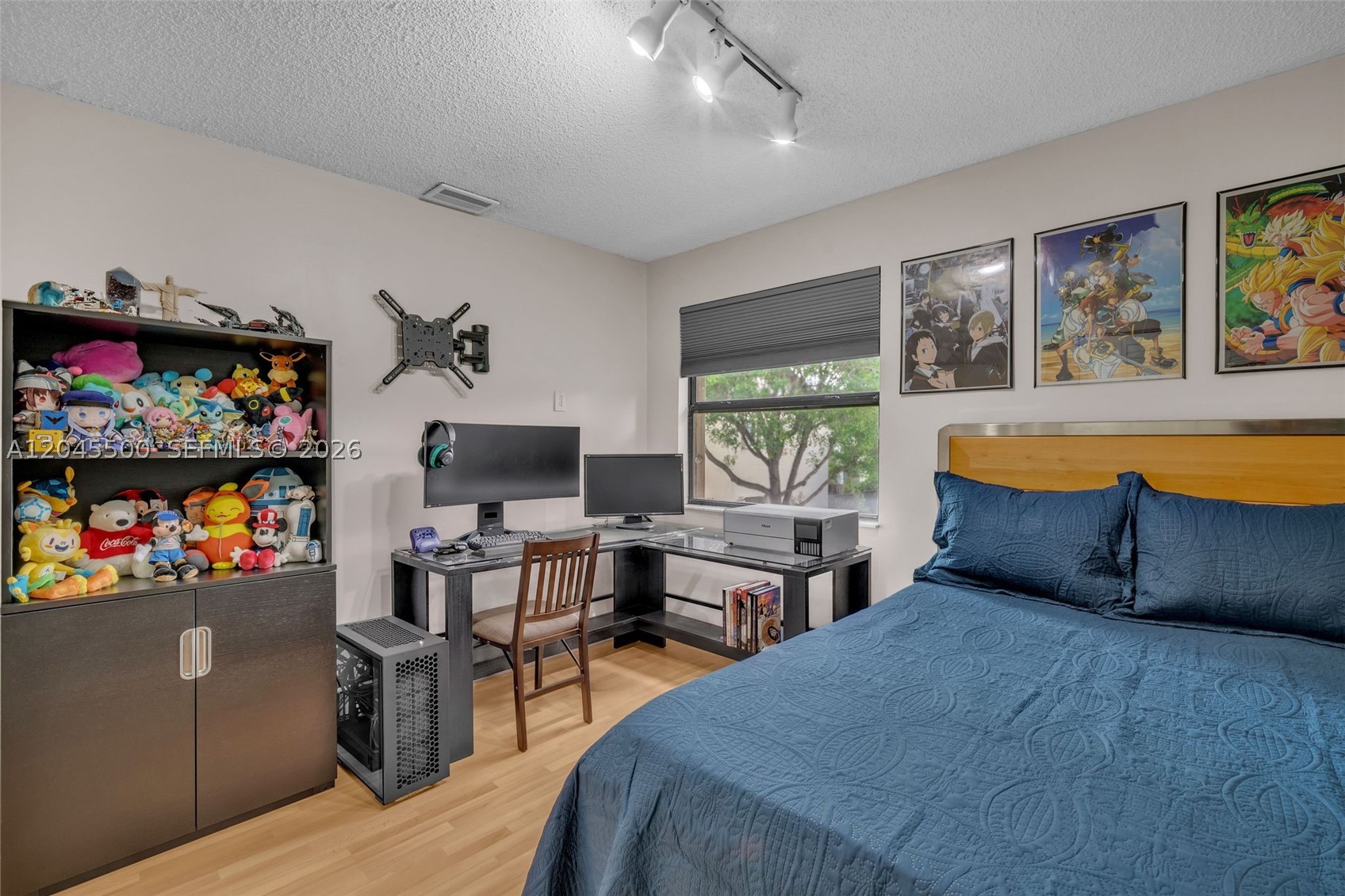 VALENCIA TOWNHOMES - Residential