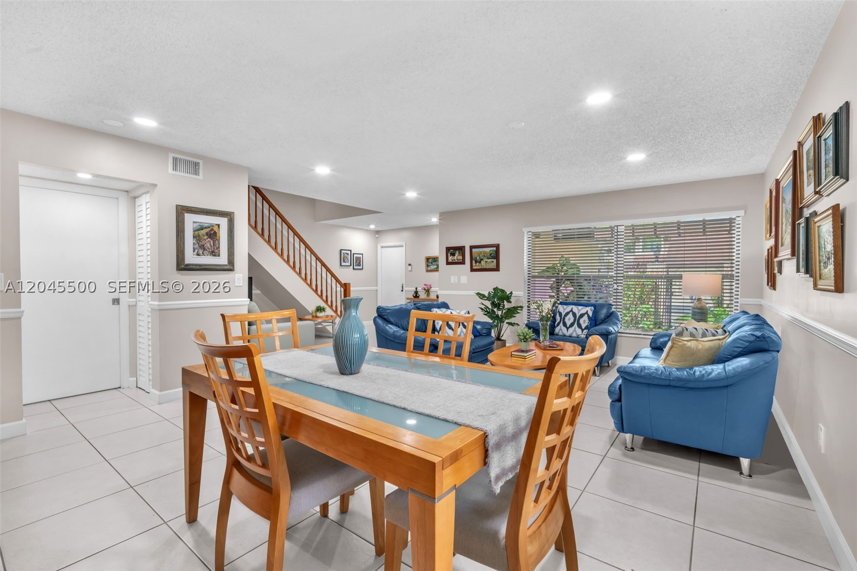 VALENCIA TOWNHOMES - Residential
