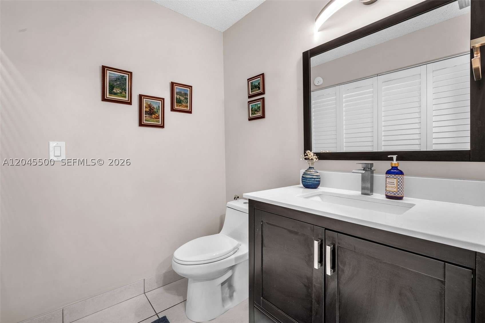 VALENCIA TOWNHOMES - Residential