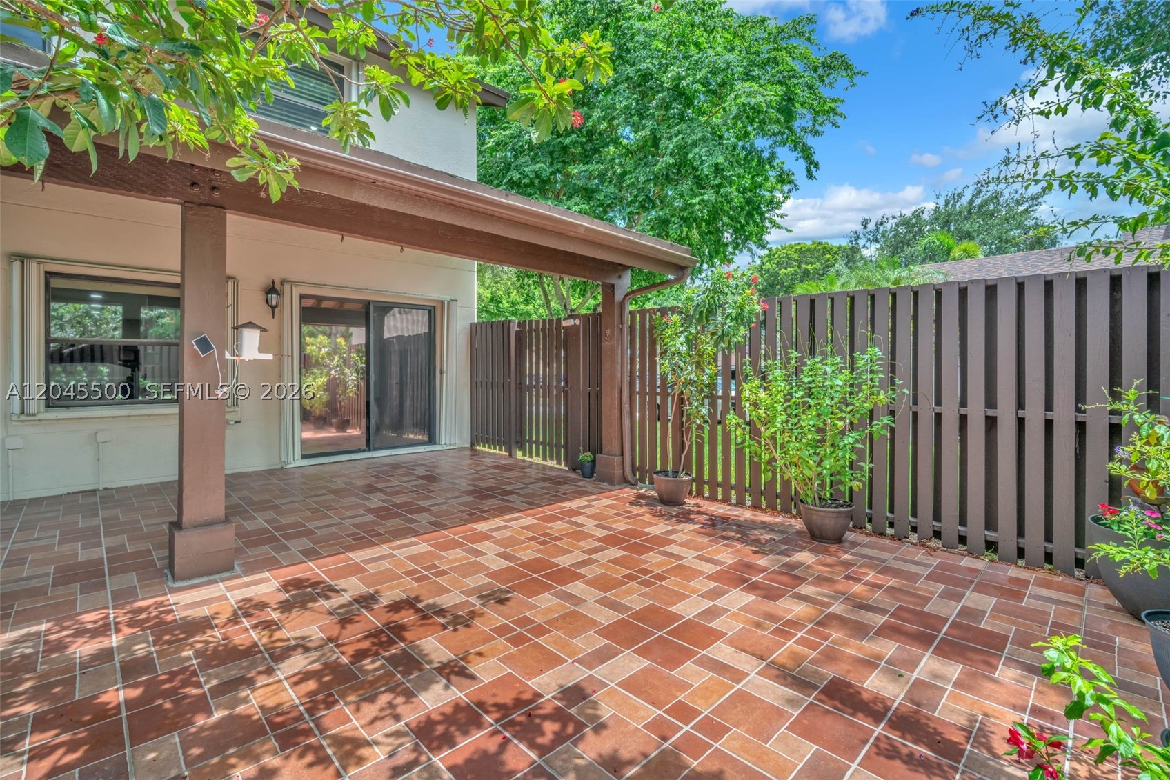 VALENCIA TOWNHOMES - Residential