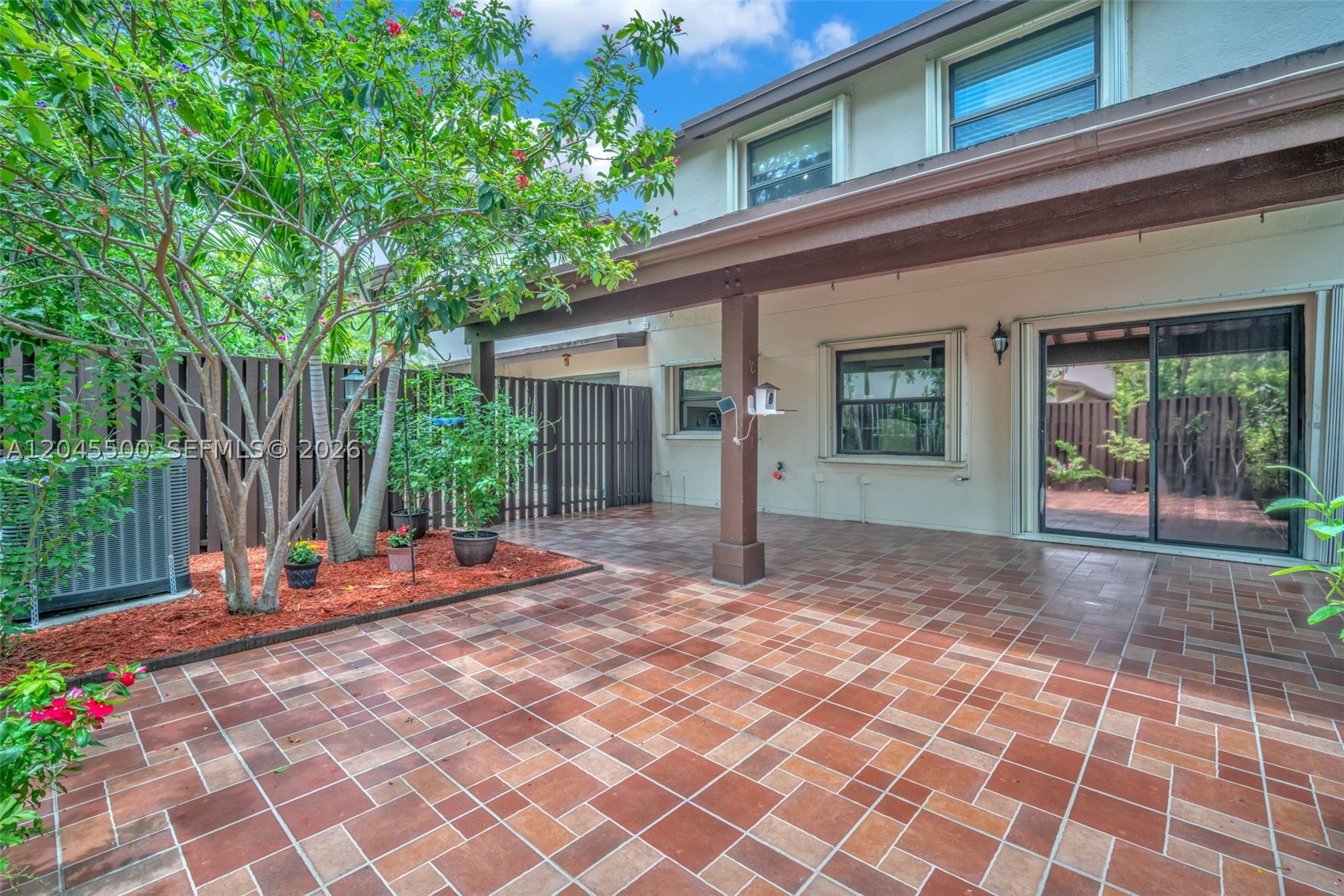 VALENCIA TOWNHOMES - Residential