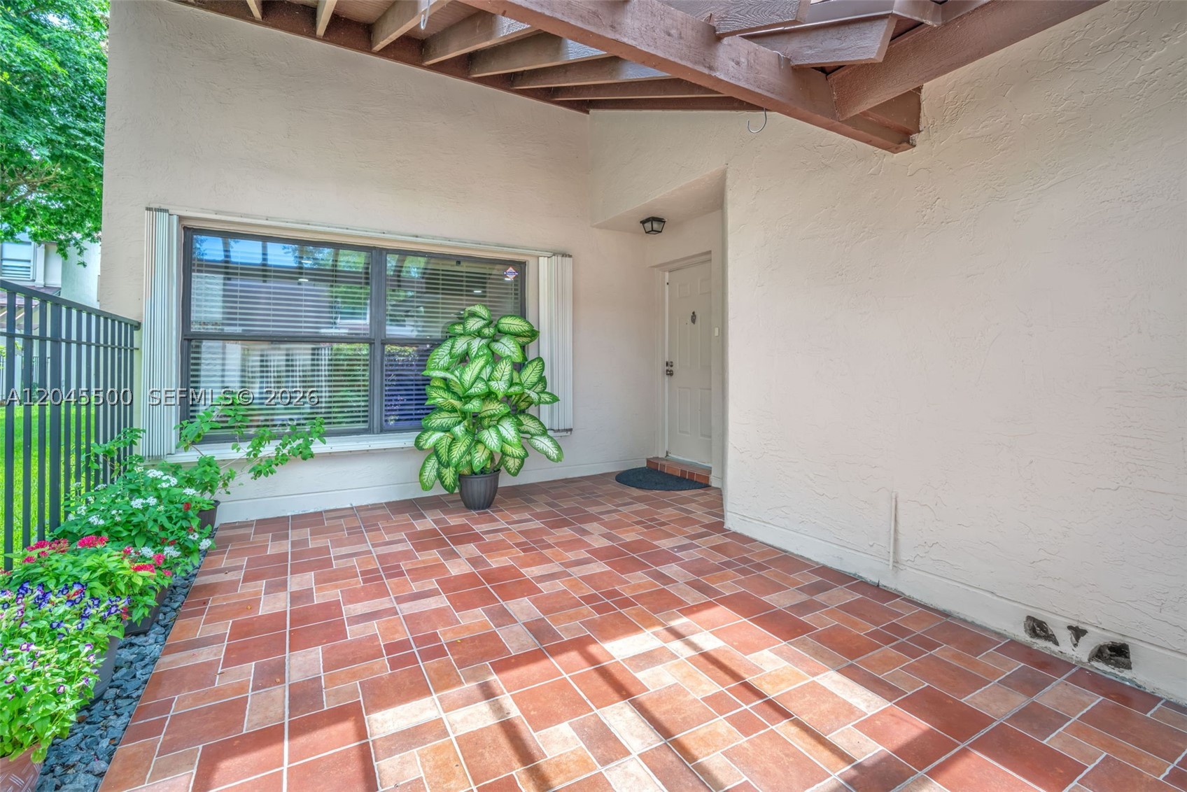 VALENCIA TOWNHOMES - Residential