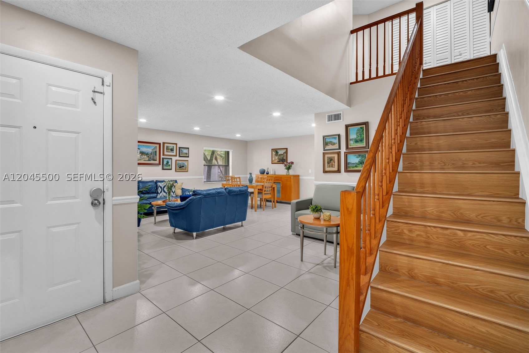 VALENCIA TOWNHOMES - Residential
