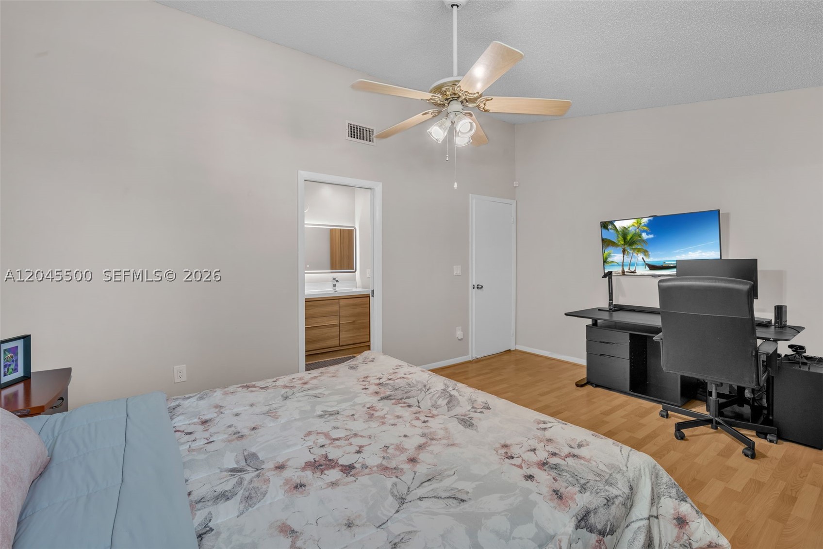 VALENCIA TOWNHOMES - Residential