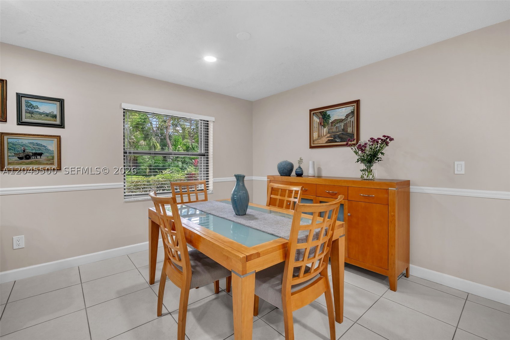VALENCIA TOWNHOMES - Residential