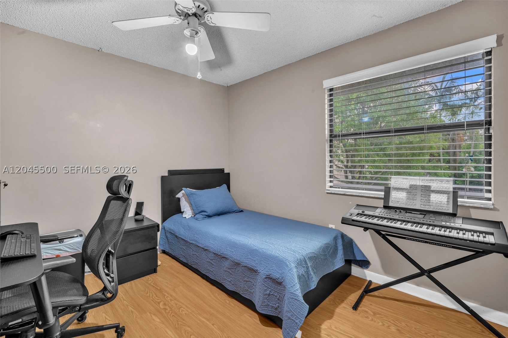 VALENCIA TOWNHOMES - Residential