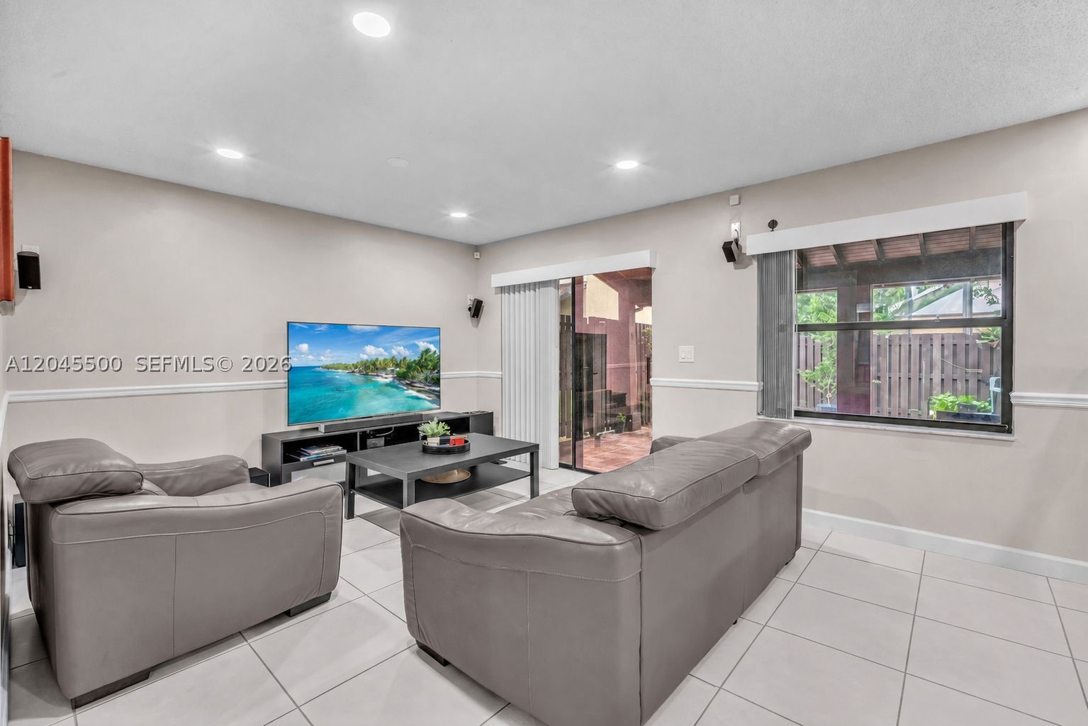 VALENCIA TOWNHOMES - Residential