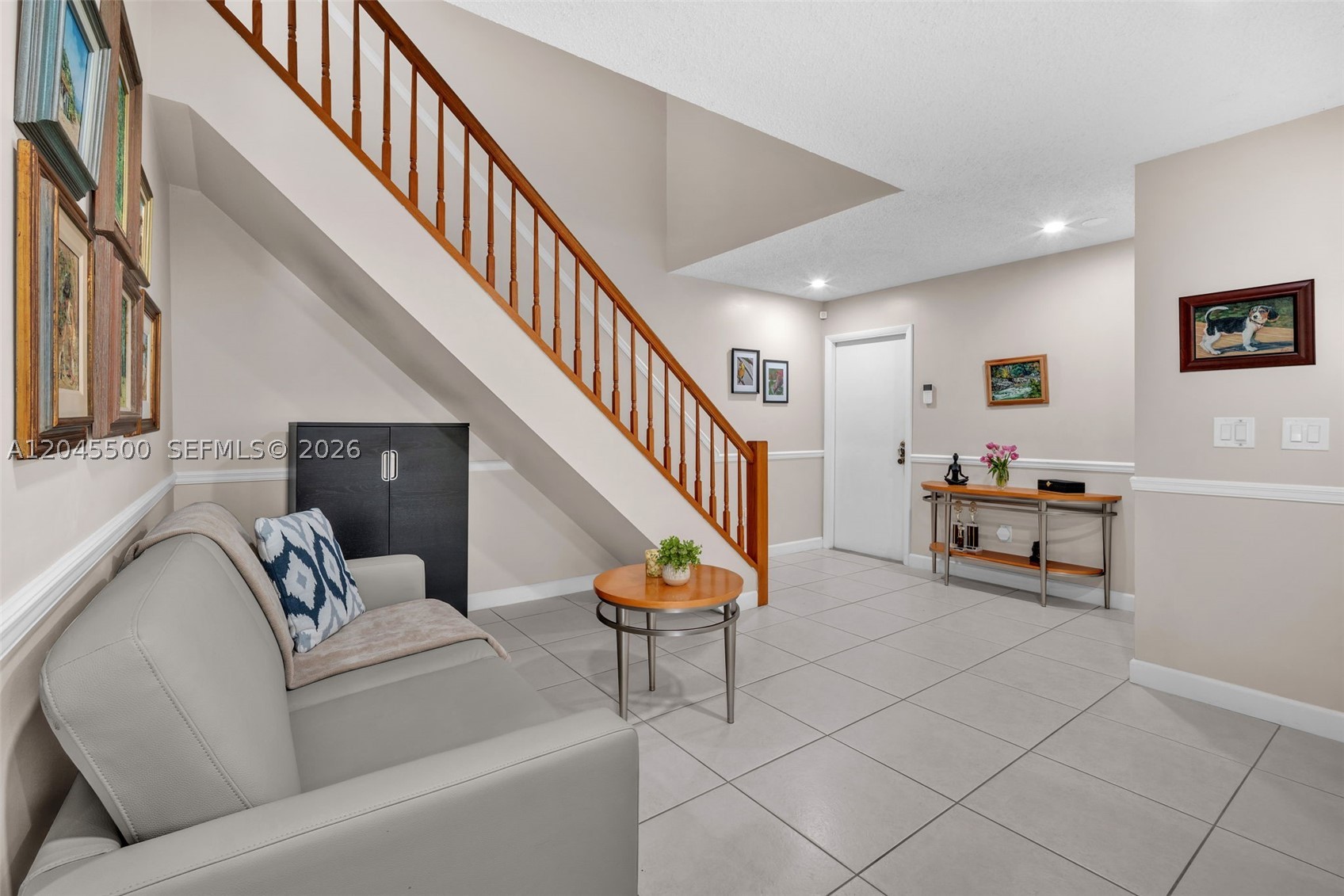 VALENCIA TOWNHOMES - Residential