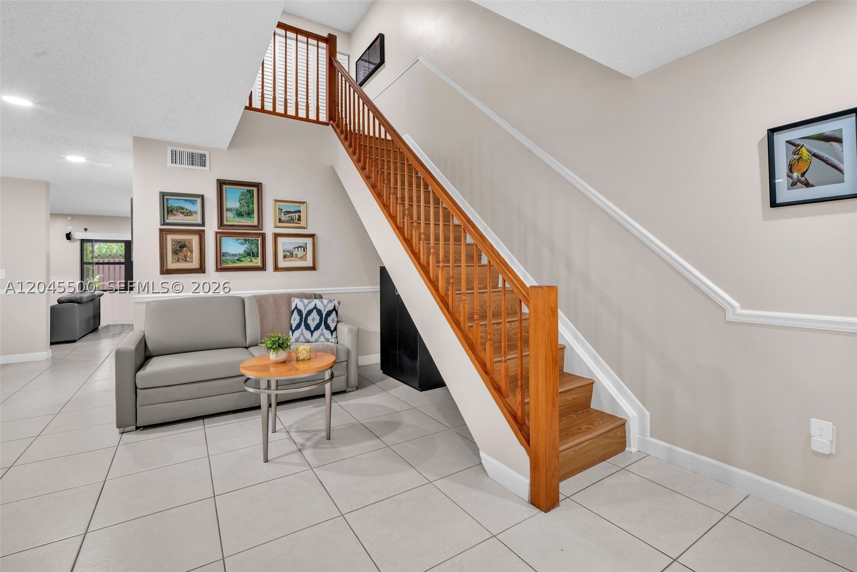 VALENCIA TOWNHOMES - Residential
