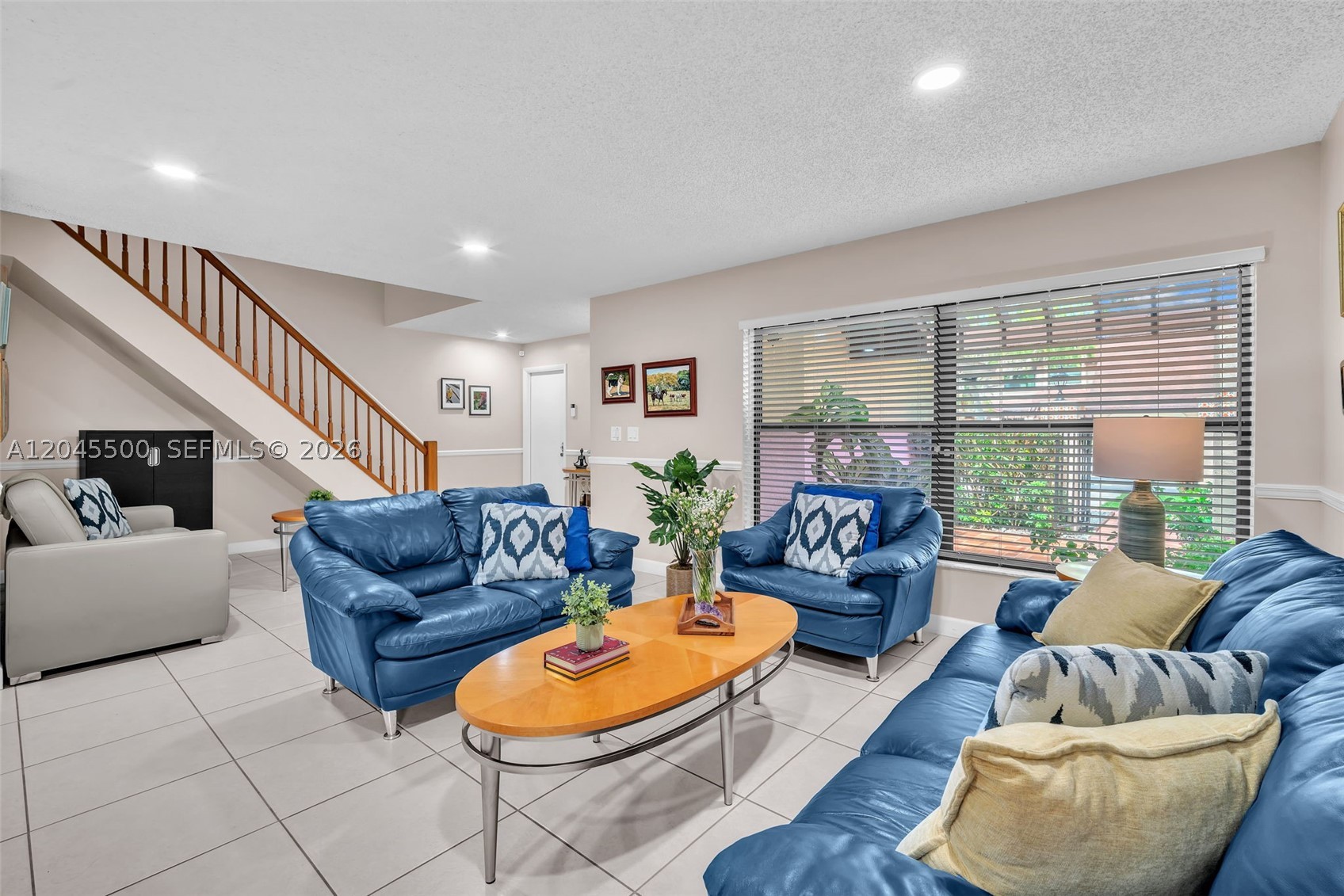 VALENCIA TOWNHOMES - Residential