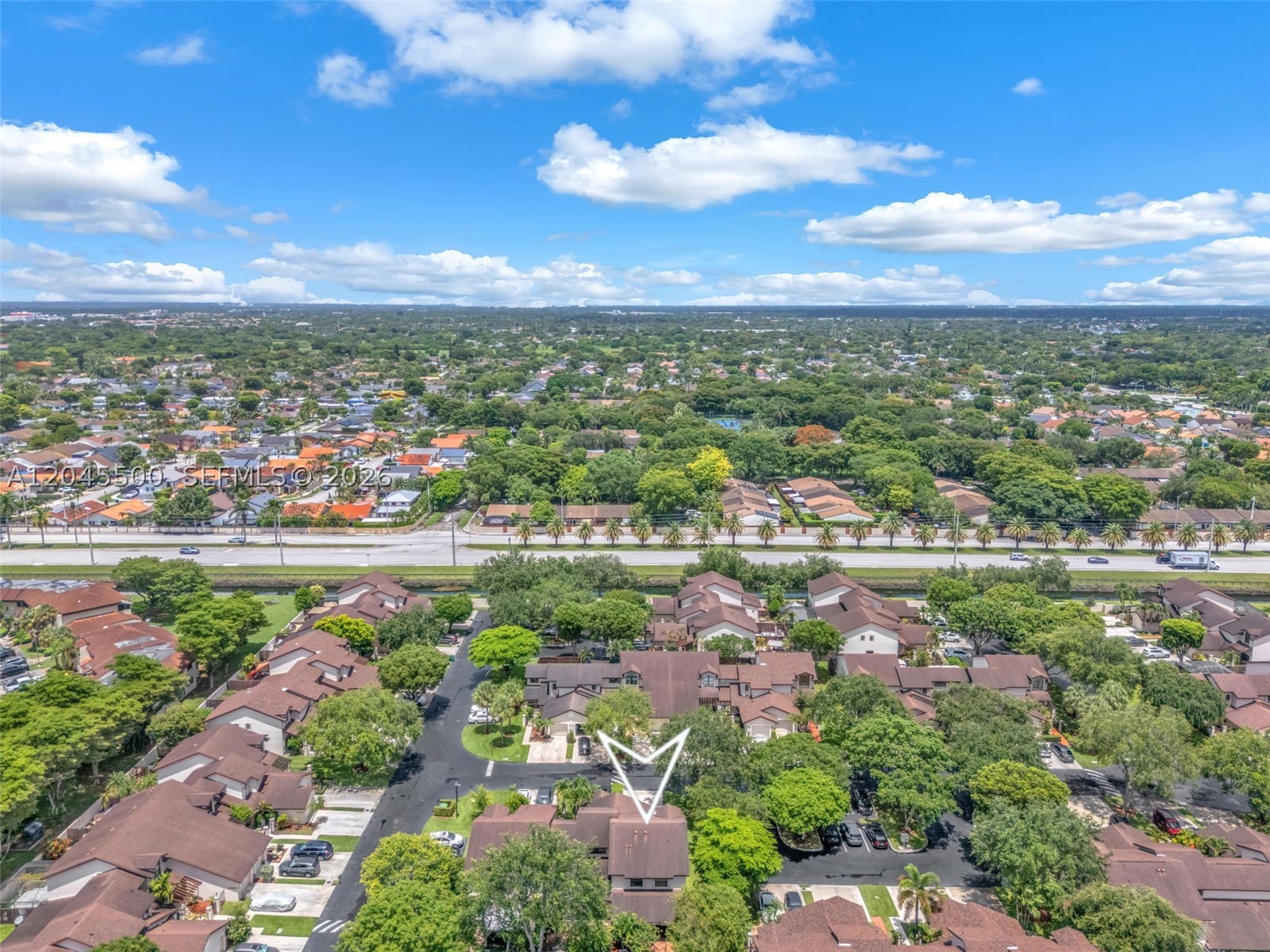 VALENCIA TOWNHOMES - Residential