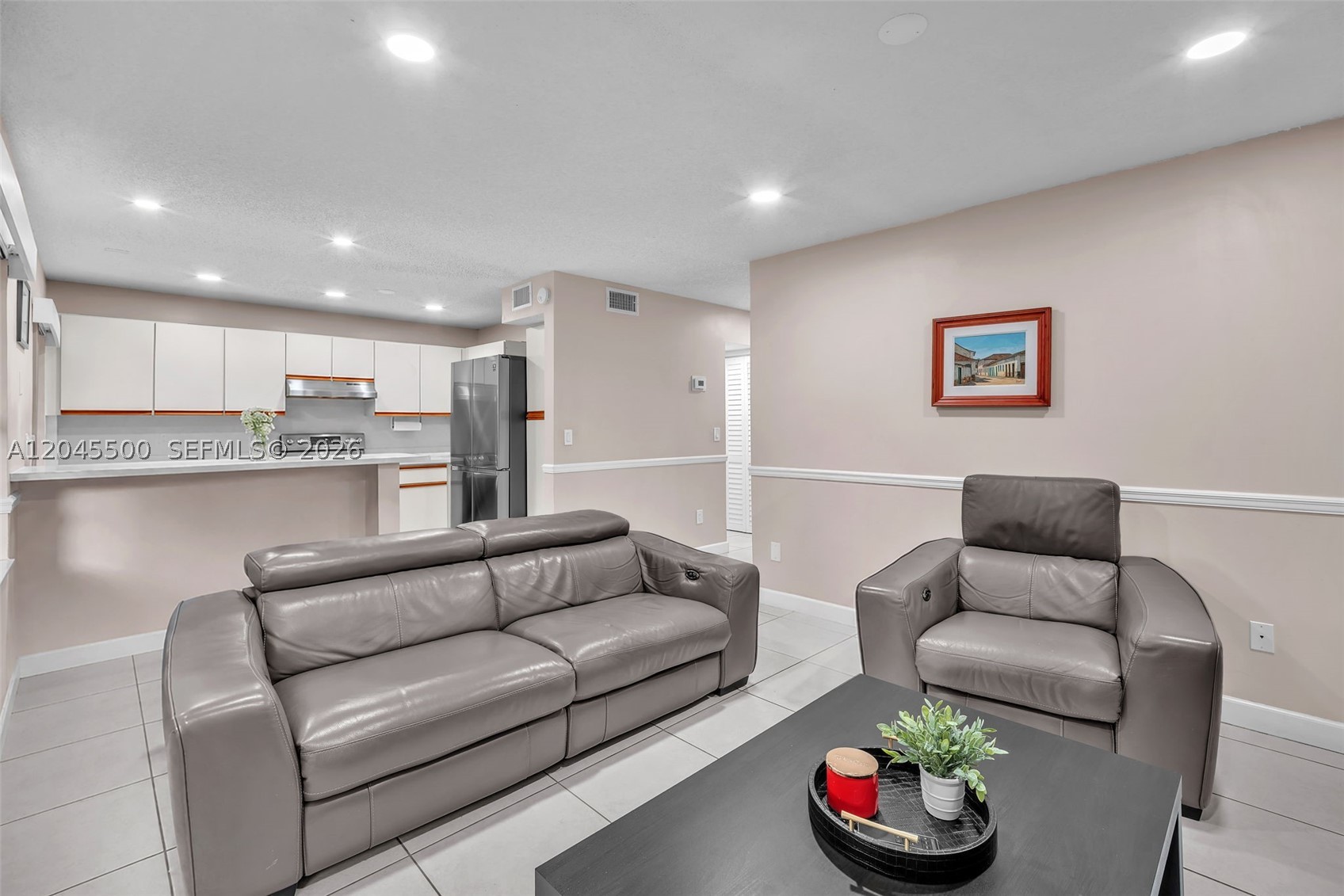 VALENCIA TOWNHOMES - Residential