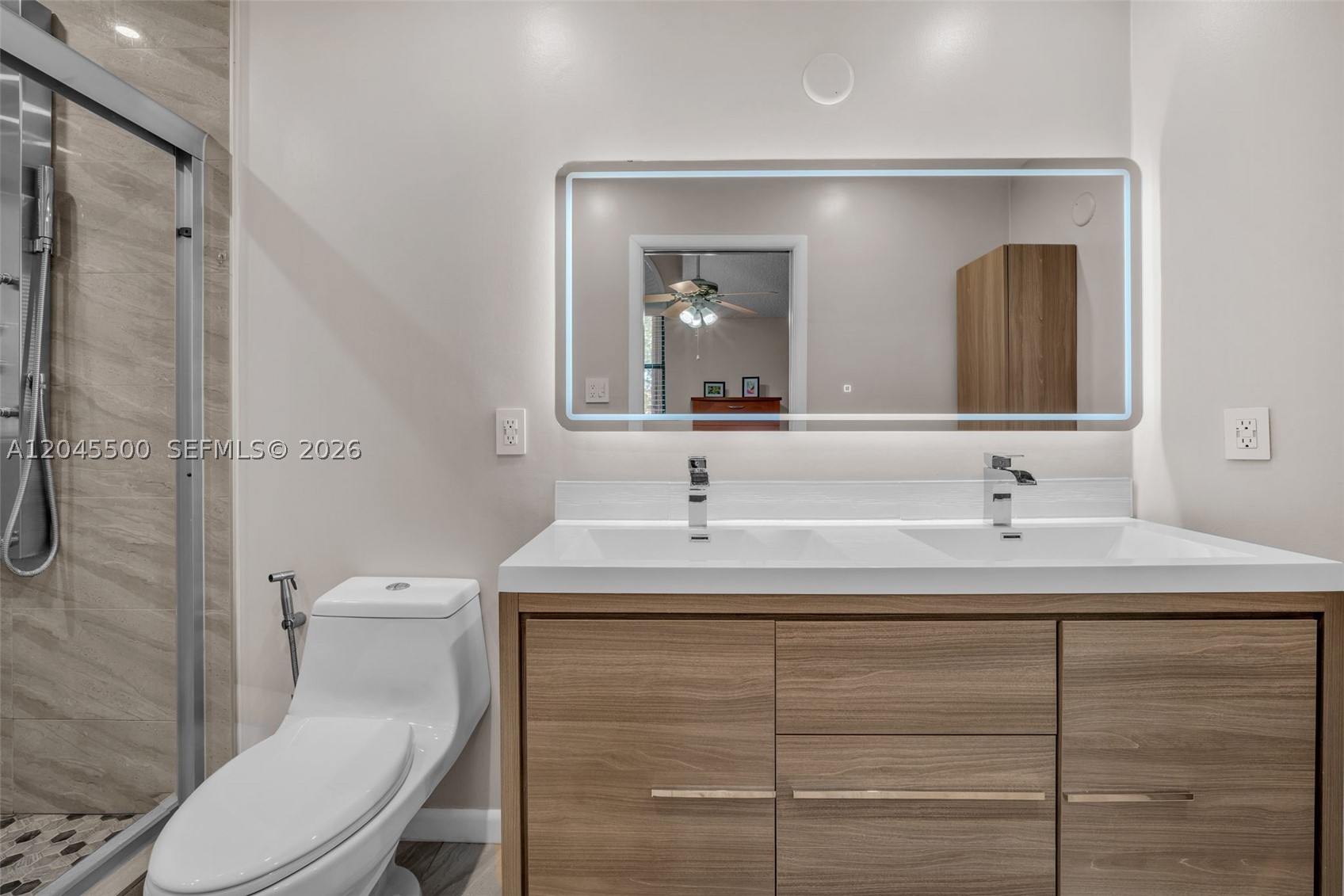 VALENCIA TOWNHOMES - Residential