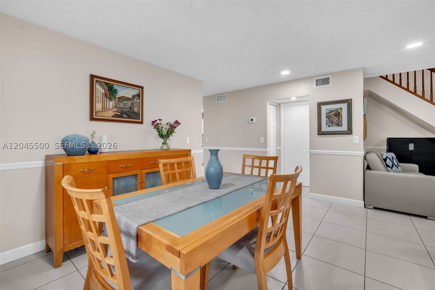 VALENCIA TOWNHOMES - Residential