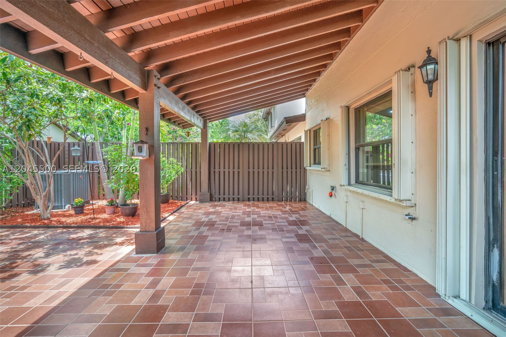 VALENCIA TOWNHOMES - Residential