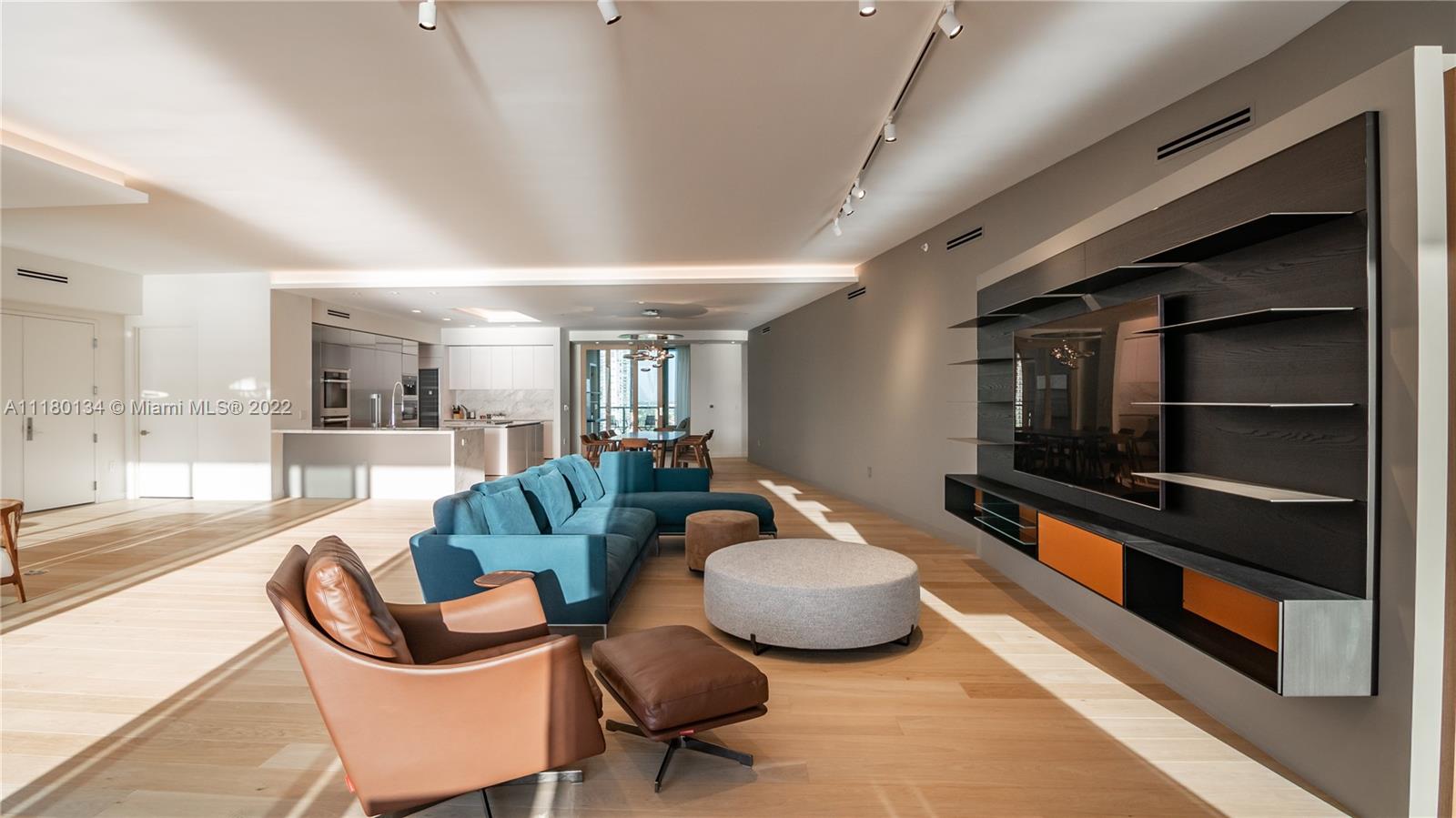 PRIVE CONDO - Residential
