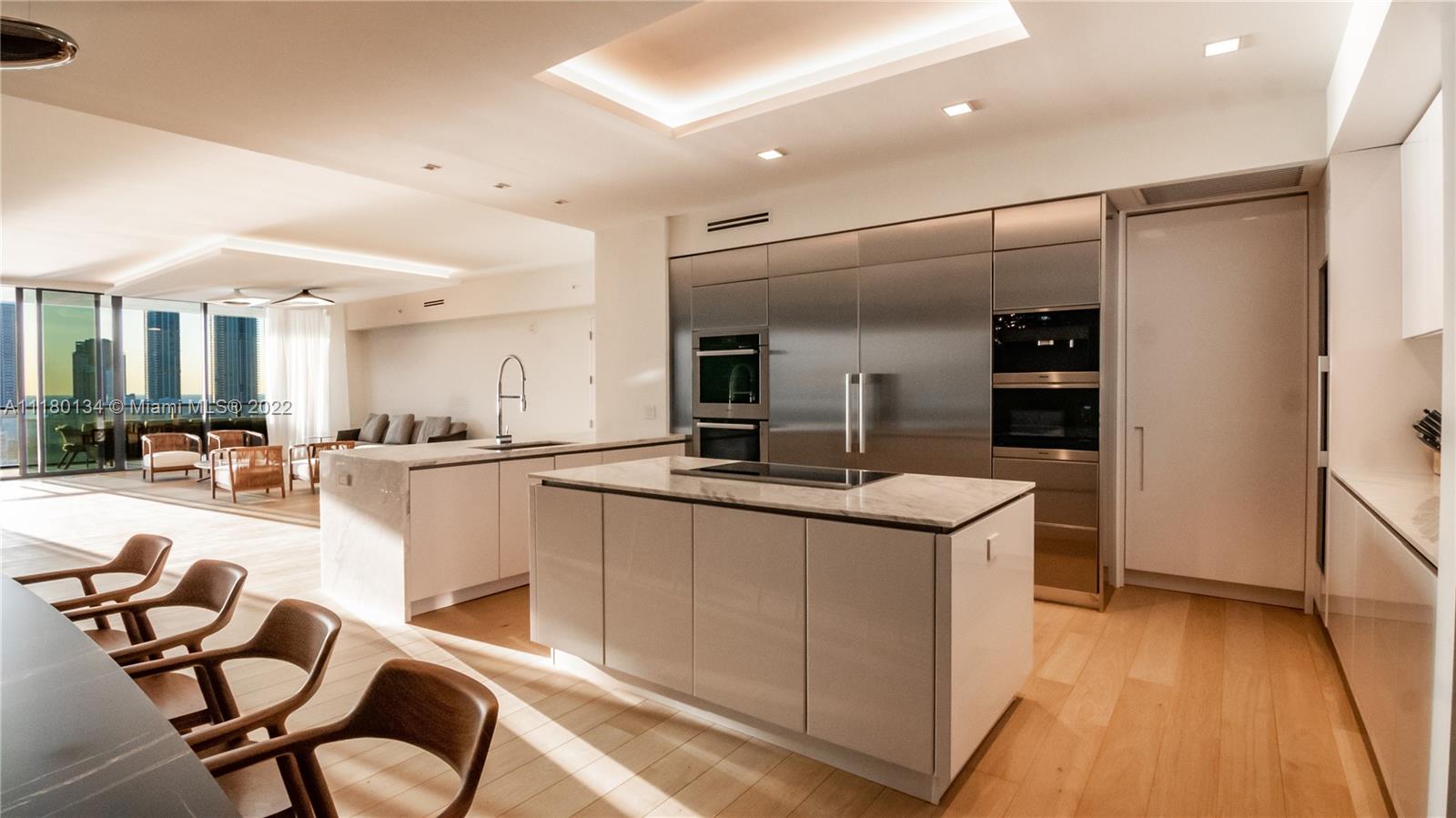 PRIVE CONDO - Residential
