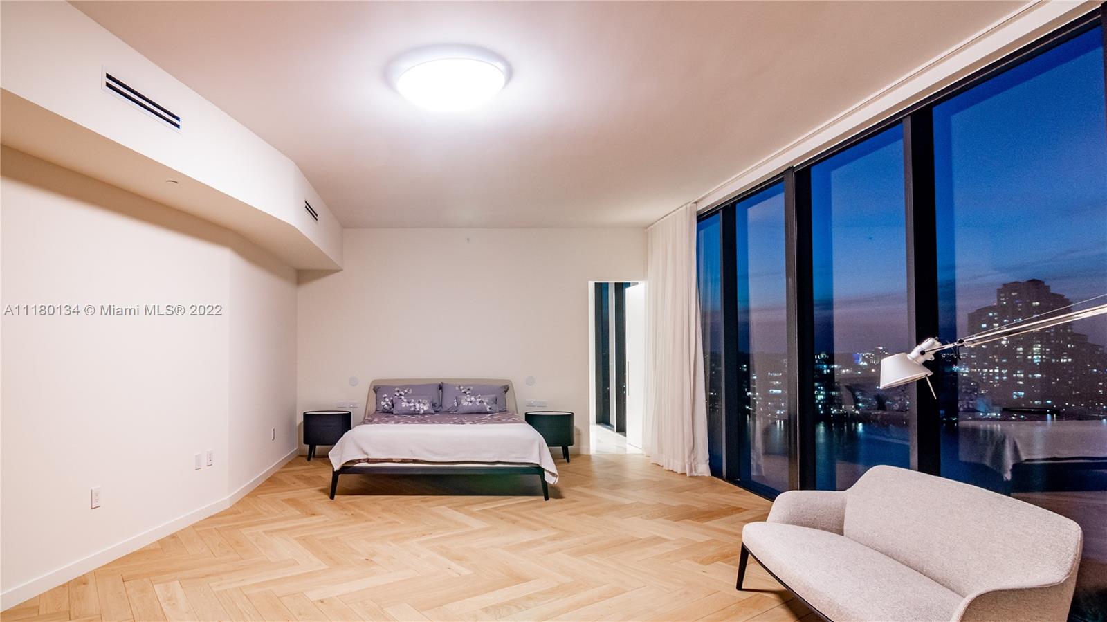 PRIVE CONDO - Residential