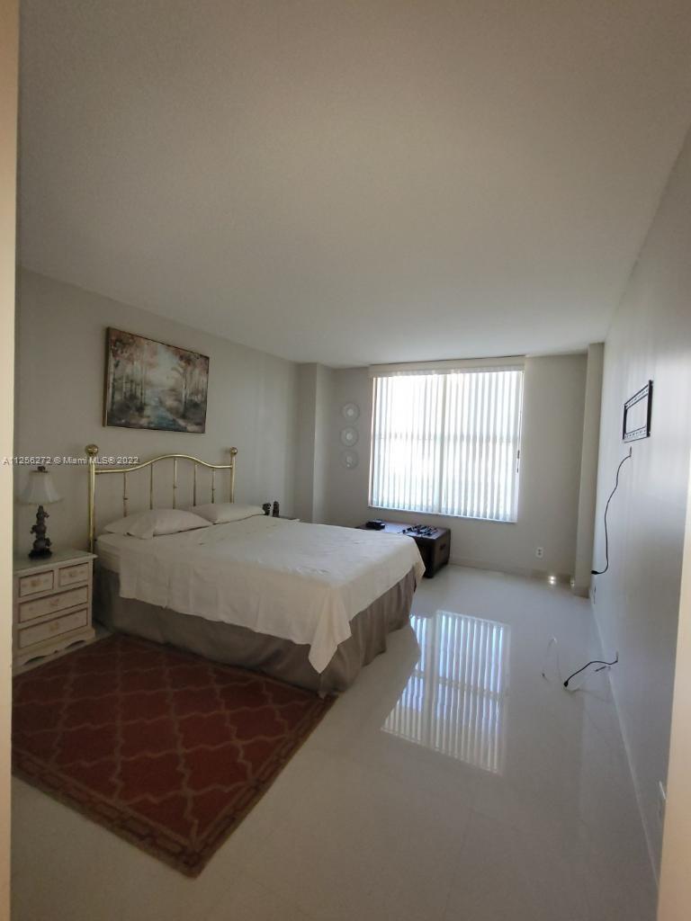 HALLMARK OF HOLLYWOOD CON - Residential Lease