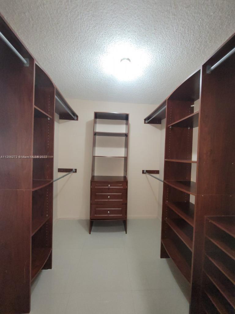 HALLMARK OF HOLLYWOOD CON - Residential Lease