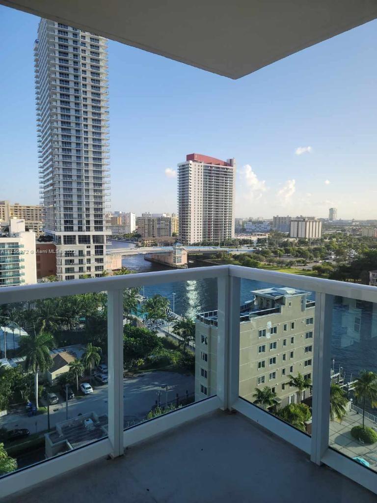 HALLMARK OF HOLLYWOOD CON - Residential Lease