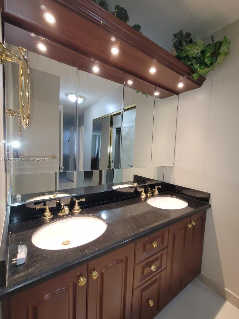 HALLMARK OF HOLLYWOOD CON - Residential Lease