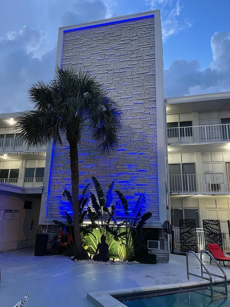 WONDERFUL & TOTALLY REDONE, 2B/1B  WITH SMALL BACKYARD, NEW  APPLIANCES : REFRIGERATOR,E-RANGE, MICROWAVES W/HOOD FAN, DISHWASHER, WASHER/DRYER, NEW SHADES, NEW LED LIGHTING ALL OVER, RAPID APPROVAL IF RENTAL APPLICATION IN ATTACH IS FULLY FILLED, QUIET PET OK WITH YEARLY NON REFUNDABLE FEE , WE HAVE ALSO, STUDIO & 1 BEDROOM .PARKING AVAILABLE TO RENT.