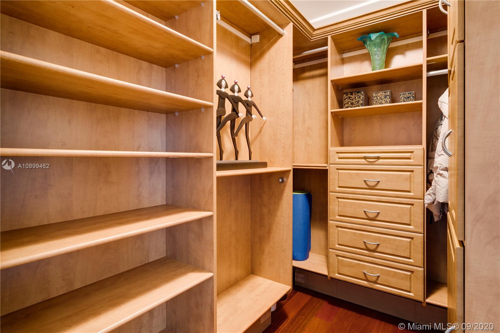 GROVENOR HOUSE CONDO - Residential