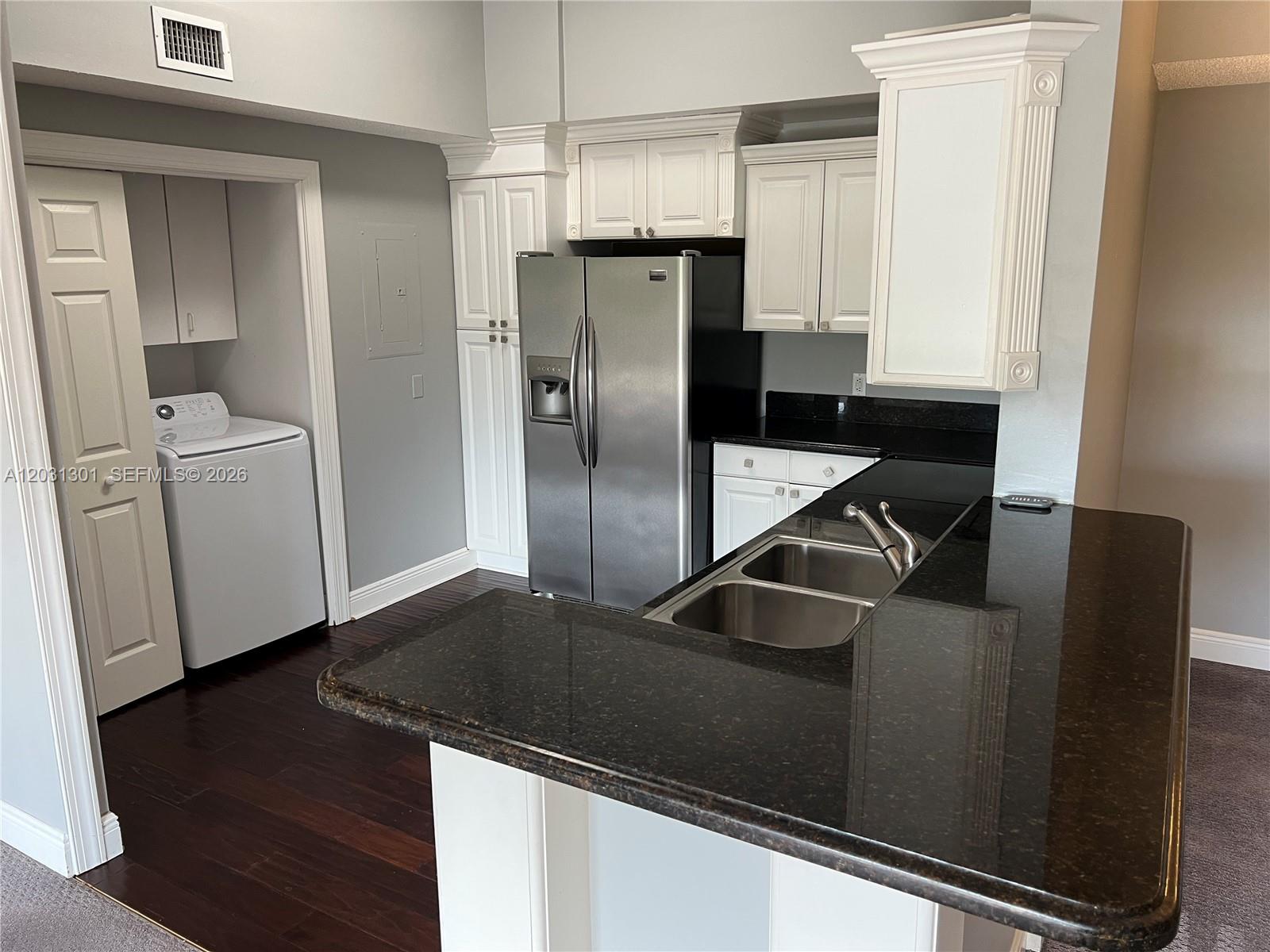 COURTYARDS AT DAVIE CONDO - Residential