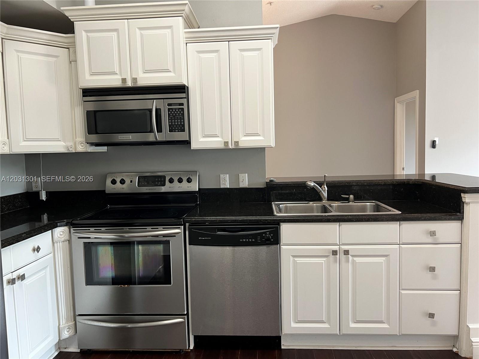 COURTYARDS AT DAVIE CONDO - Residential